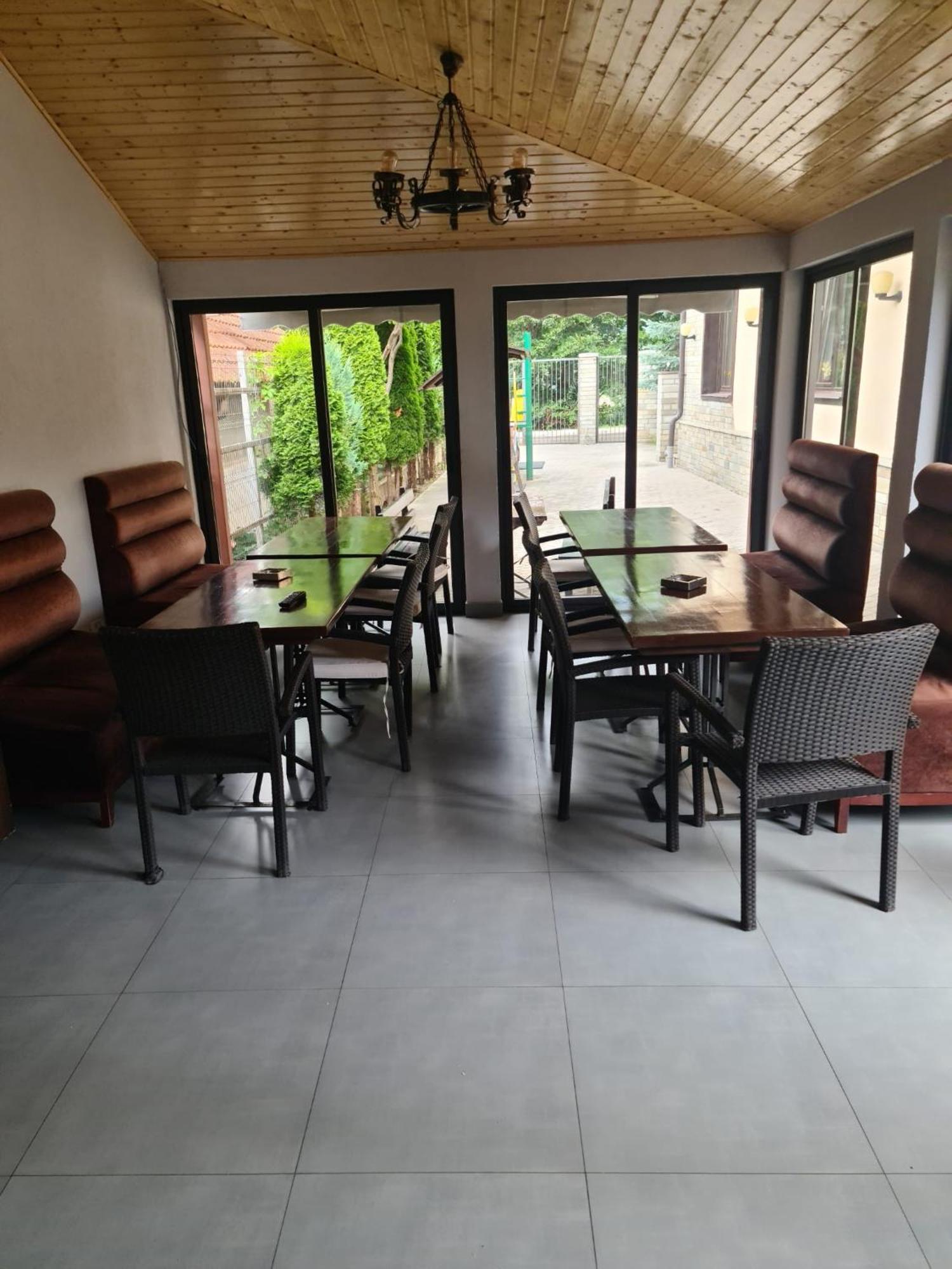 Pensiunea Public House بوستين المظهر الخارجي الصورة
