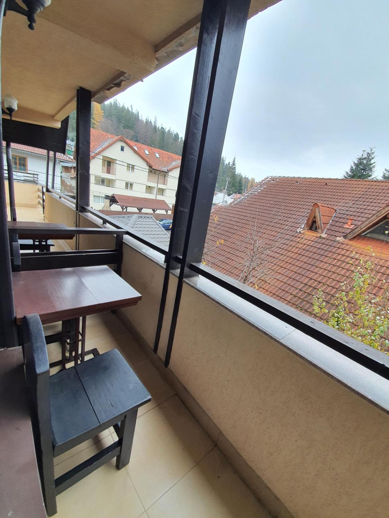 Pensiunea Public House بوستين الغرفة الصورة